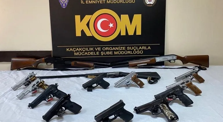Tarsus’ta dolandırıcılık ve belgelerde sahtecilik yapanlara operasyon