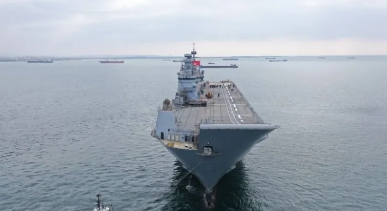 TCG Anadolu İzmir yolunda