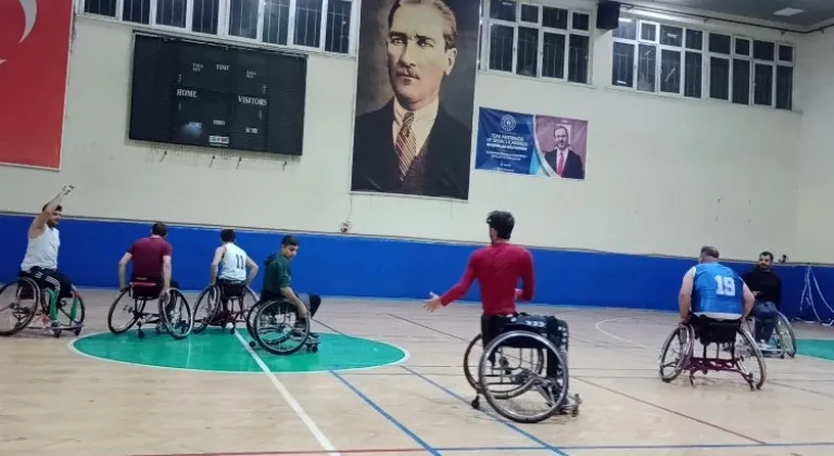 Tekerlekli sandalye hentbolu büyük ilgi gördü