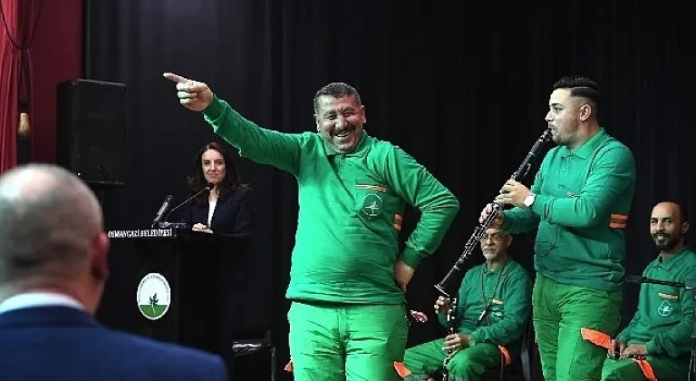 Temizlik işçileri konser verdi dinleyenler hayran kaldı