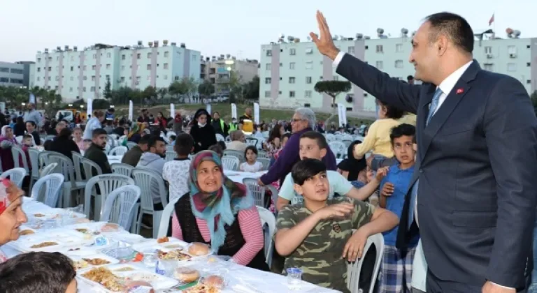 Toroslar’ın Mahalle İftarlarında, Binlerce Kişi Aynı Sofrada Buluşuyor