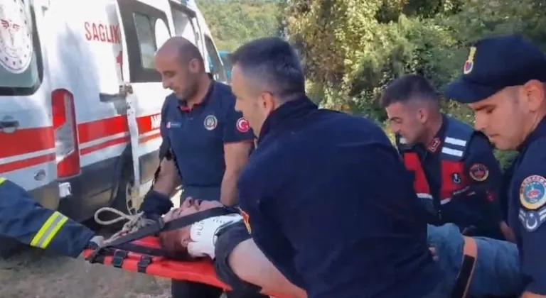 Uçuruma düşen vatandaşı Kocaeli İtfaiyesi kurtardı