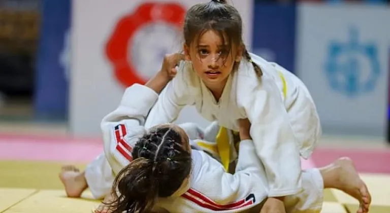 Uluslararası Judo turnuvası başladı