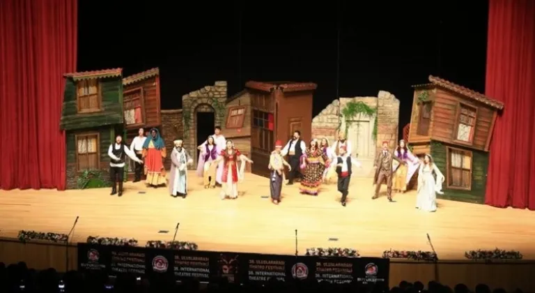 Uluslararası Tiyatro Festivali heyecanı sürüyor