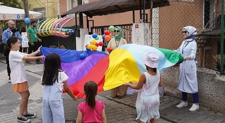 Üsküdar Belediye Başkanı Sinem Dedetaş “Gezgin Oyun Parkı" etkinliklerinin ilkini Çengelköy Huzurtepe Sokak'ta başlattı