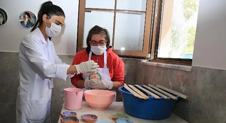 UYUM Öğrencilerinin Ellerinden Ankaralılara Hediye