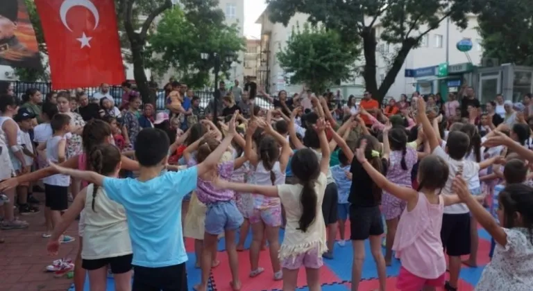 Uzunköprü'de Çocuk Şenliği Coşkuyla Kutlanıyor