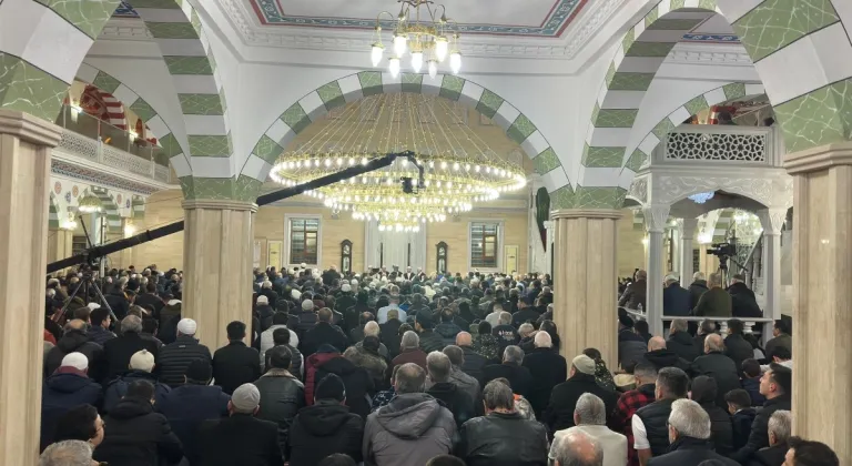 Vali Akın ve Başkan Altay, Konyalılara Kandil Bereketini Paylaştı