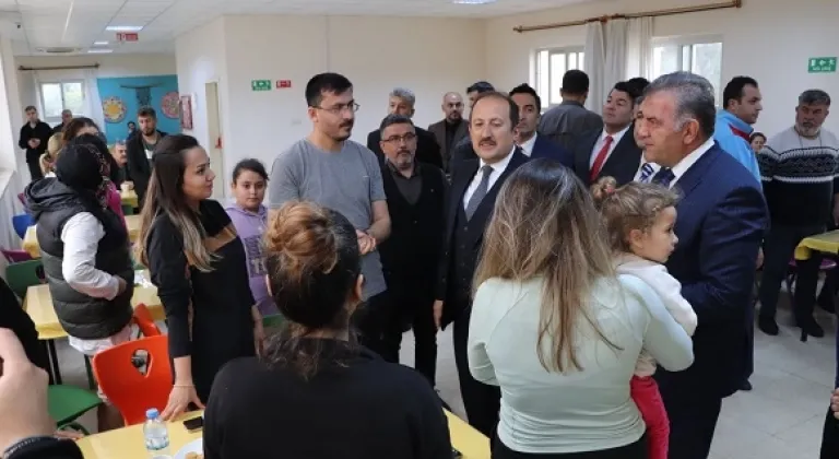 Vali Pehlivan Depremzedeleri ziyaret etti