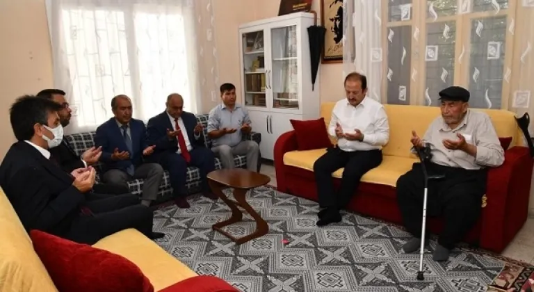 Vali Pehlivan, Erdemli’de Şehit Ailesini Ziyaret etti