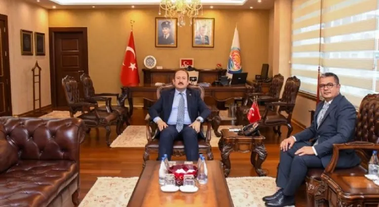 Vali Pehlivan, Mersin`de devam eden altyapı projelerini değerlendirildi