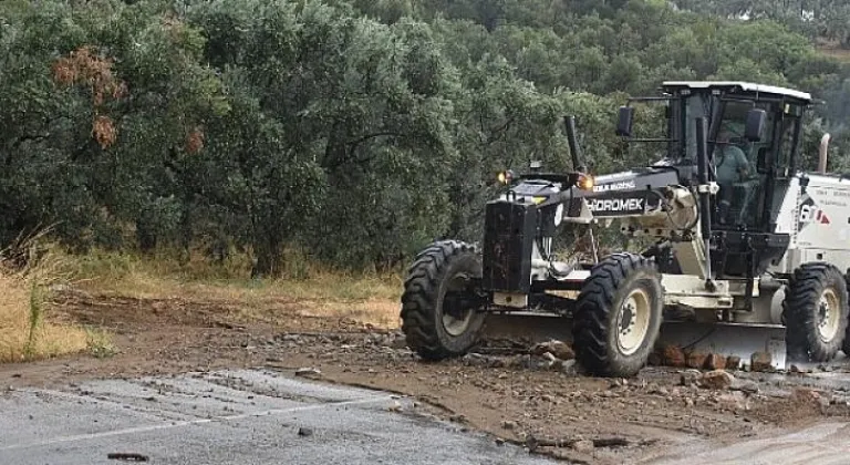 Yağıştan kapanan yolu Gemlik Belediyesi açtı