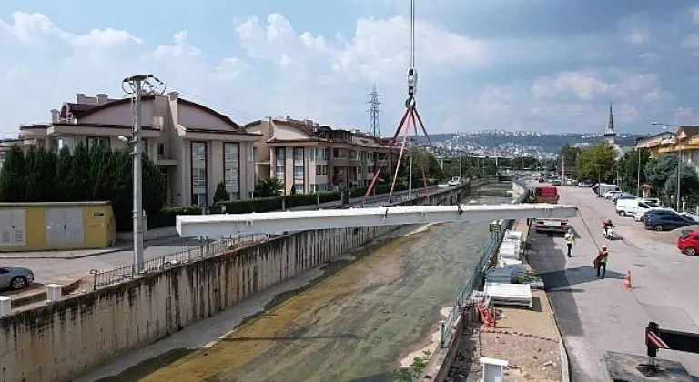 Yahya Kaptan'a yapılan yaya köprüsü hız kazandı