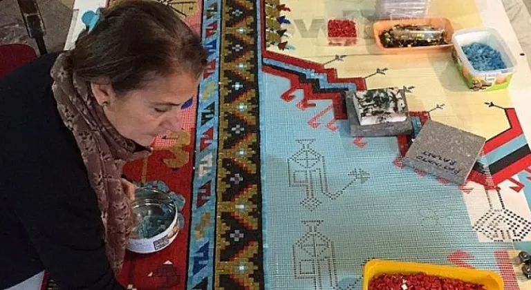 Yapımı 7 Ay Süren Cam Mozaik Seccade Skyland HOM’da Sergileniyor