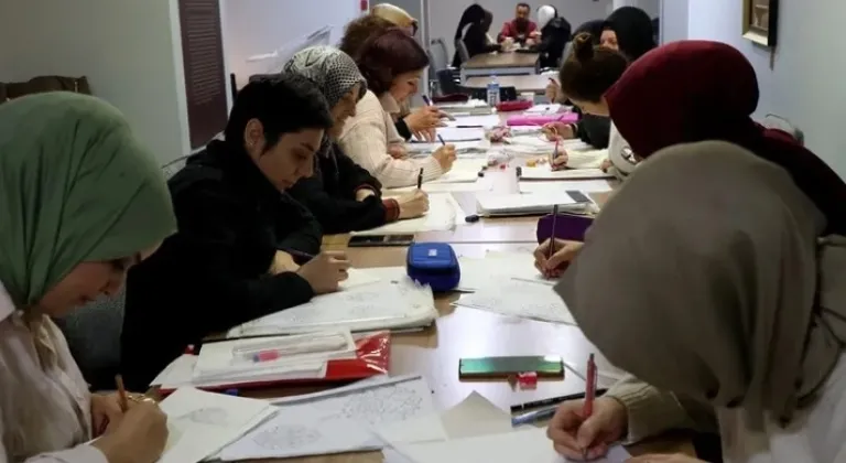 Zarif Desenler ve Renkler, Eserlere Hayat Veriyor