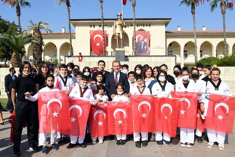 Mersin’de Coşkulu Cumhuriyet Bayramı Kutlaması