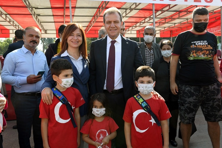 Mersin’de Coşkulu Cumhuriyet Bayramı Kutlaması