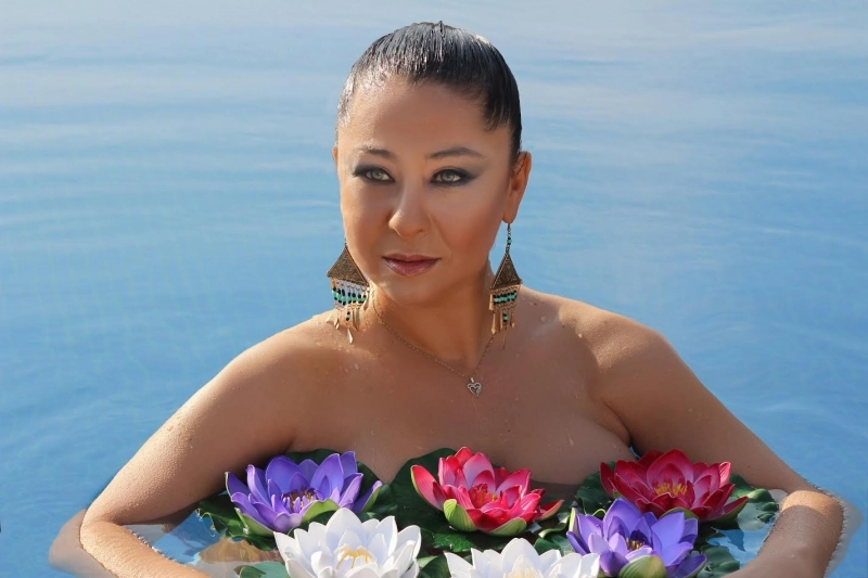 Ornella Mutti Pozu