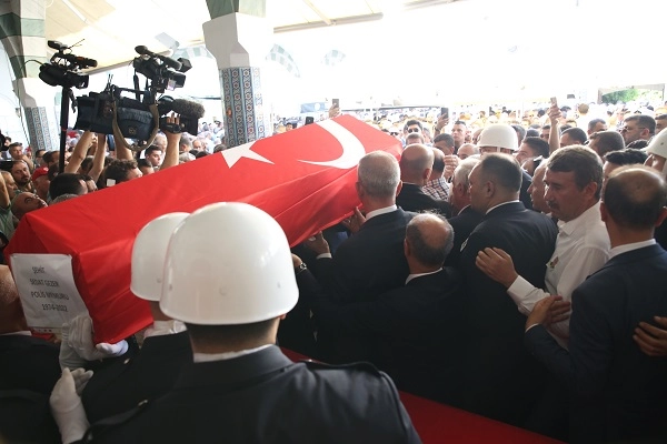 Şehİt Polİs Sedat Gezer'İn cenazesİnde gözyaşlari sel oldu