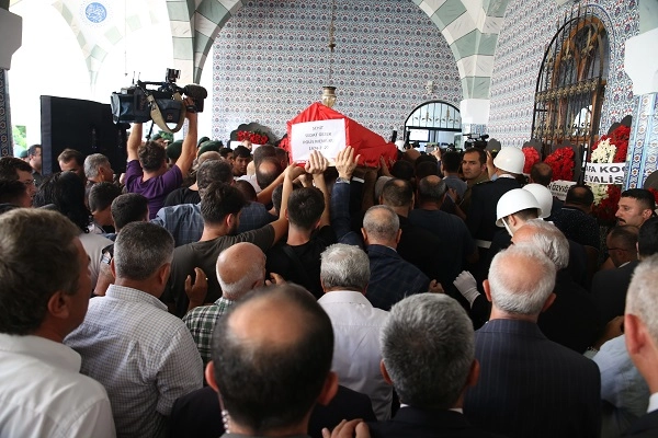 Şehİt Polİs Sedat Gezer'İn cenazesİnde gözyaşlari sel oldu