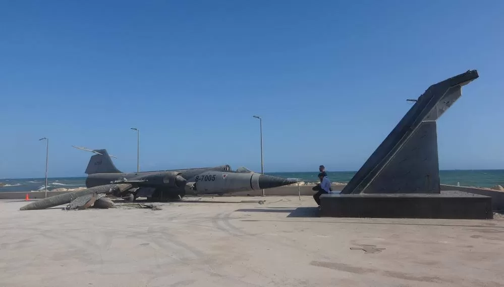 Mersin’in simgesi savaş uçağı sahilden kaldırılıyor