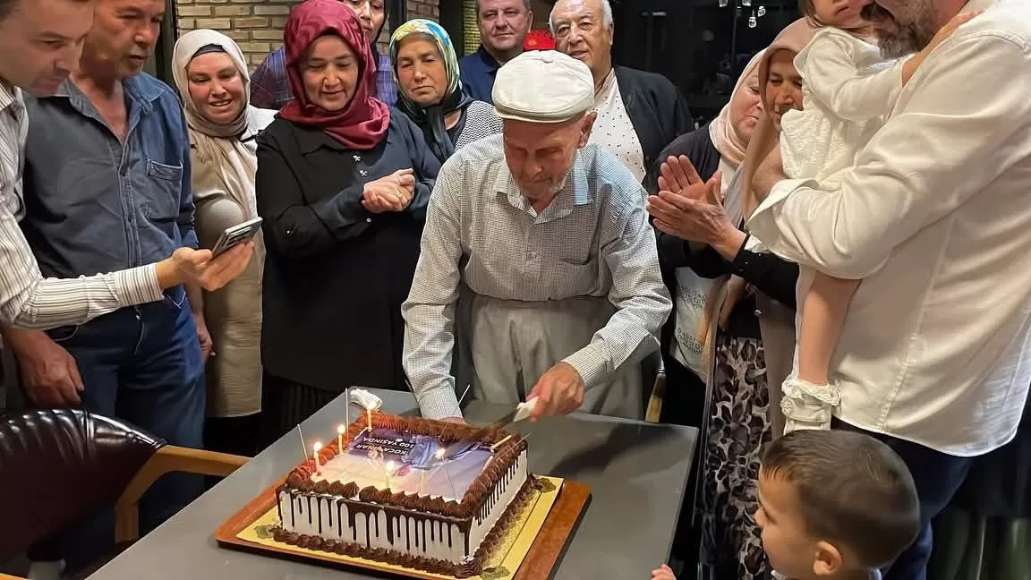 Erdemli’nin Asırlık Çınarı 100 Yaşına Bastı