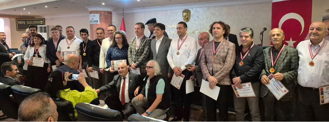 ÇETKODER ‘den 300 Kişiye Onur ve Altın Orkide Nişanı Takdim etti