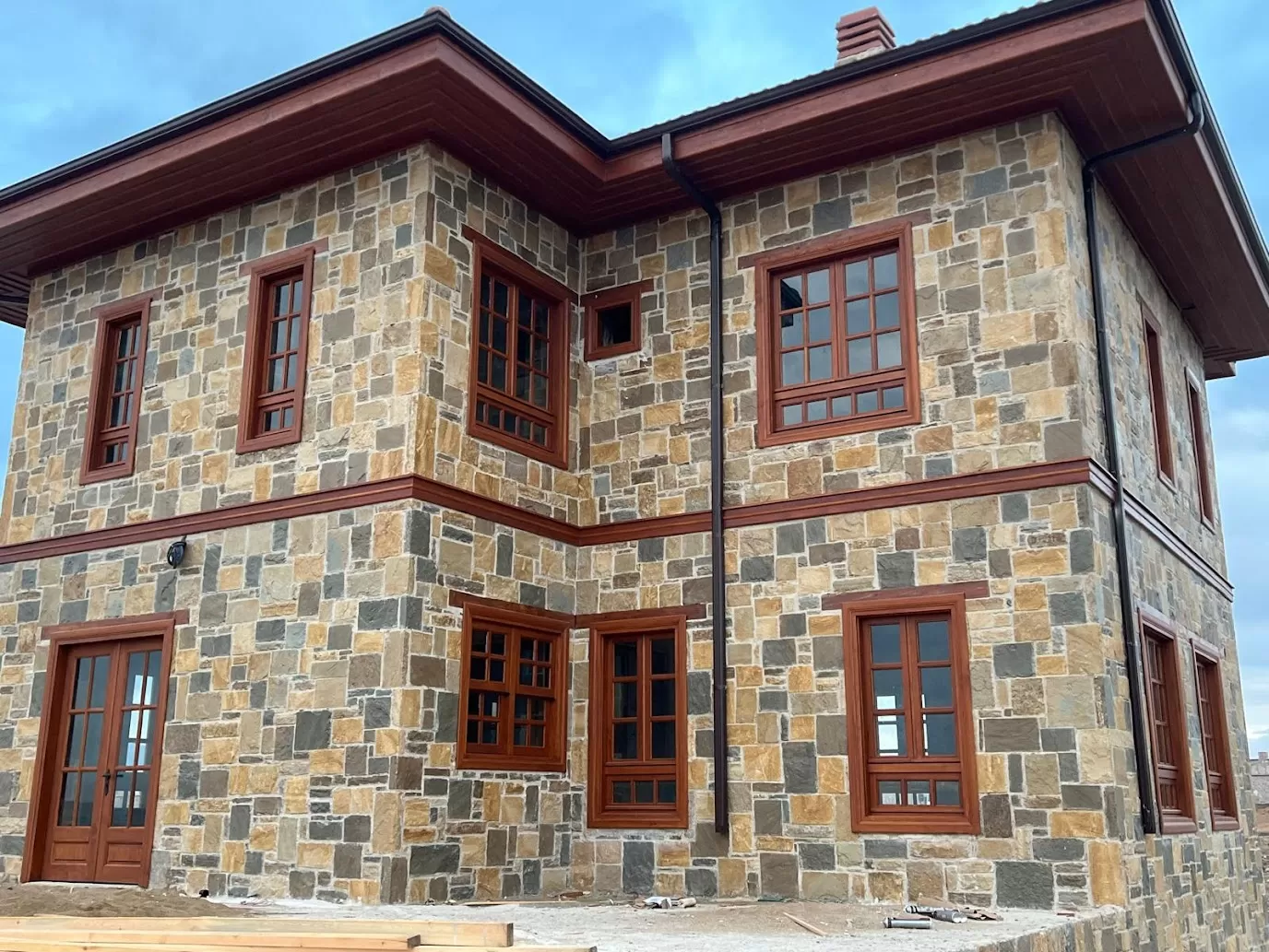 Taş Evler Yeniden Popüler: Doğal Yaşam ve Sağlamlık Tek Çatıda