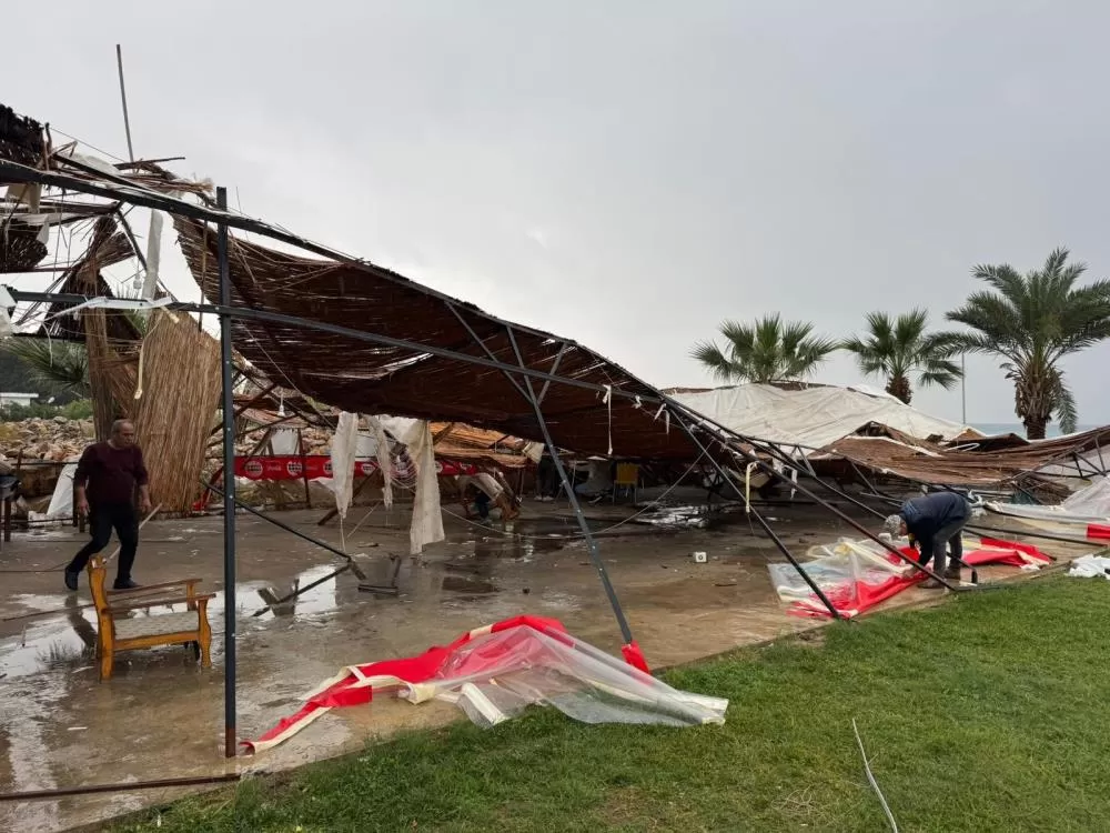 Anamur ve Bozyazı’yı Hortum Vurdu: İş Yerleri ve Evlerde Hasar Oluştu