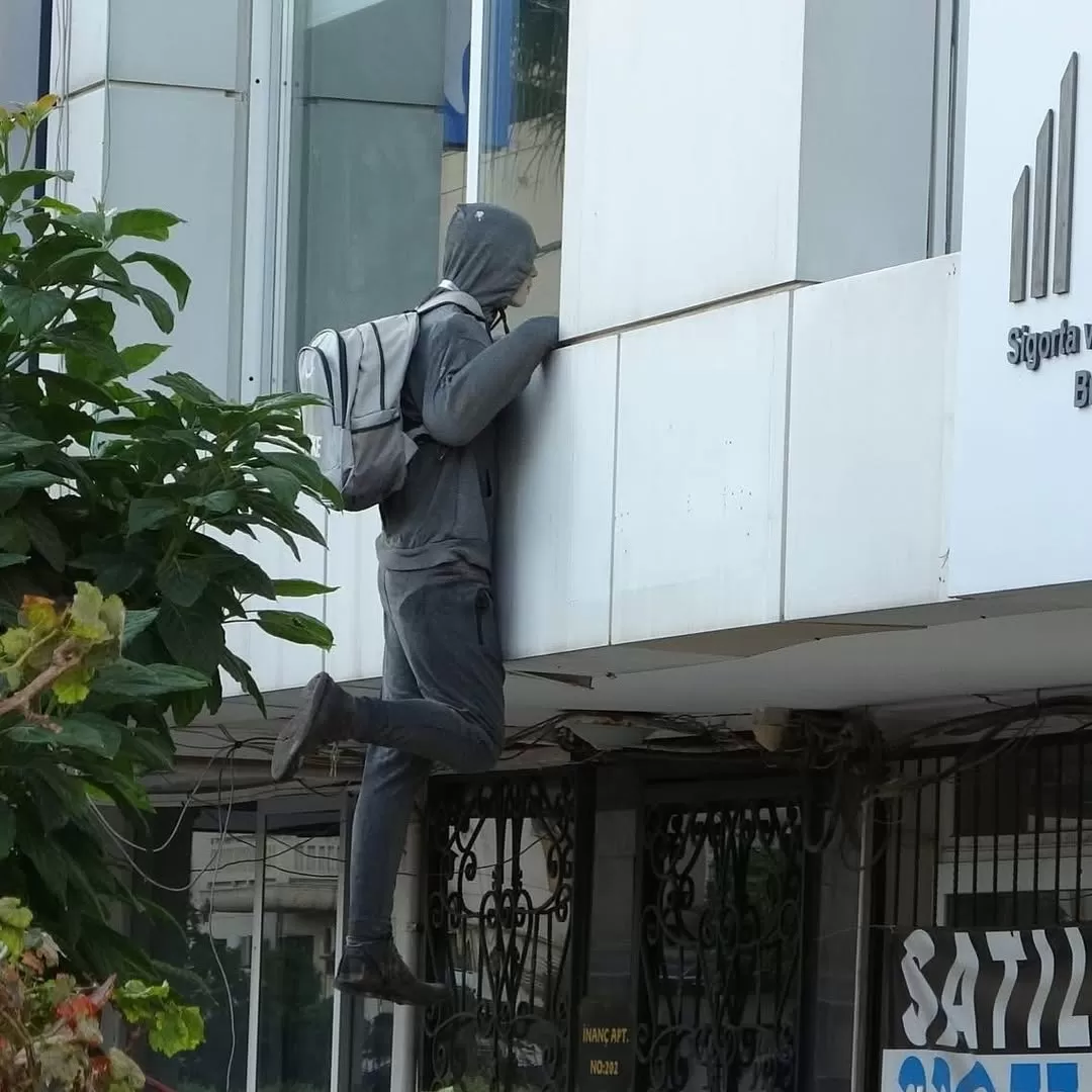 Mersin’de Hırsız Görünümlü Manken Vatandaşları Yanılttı