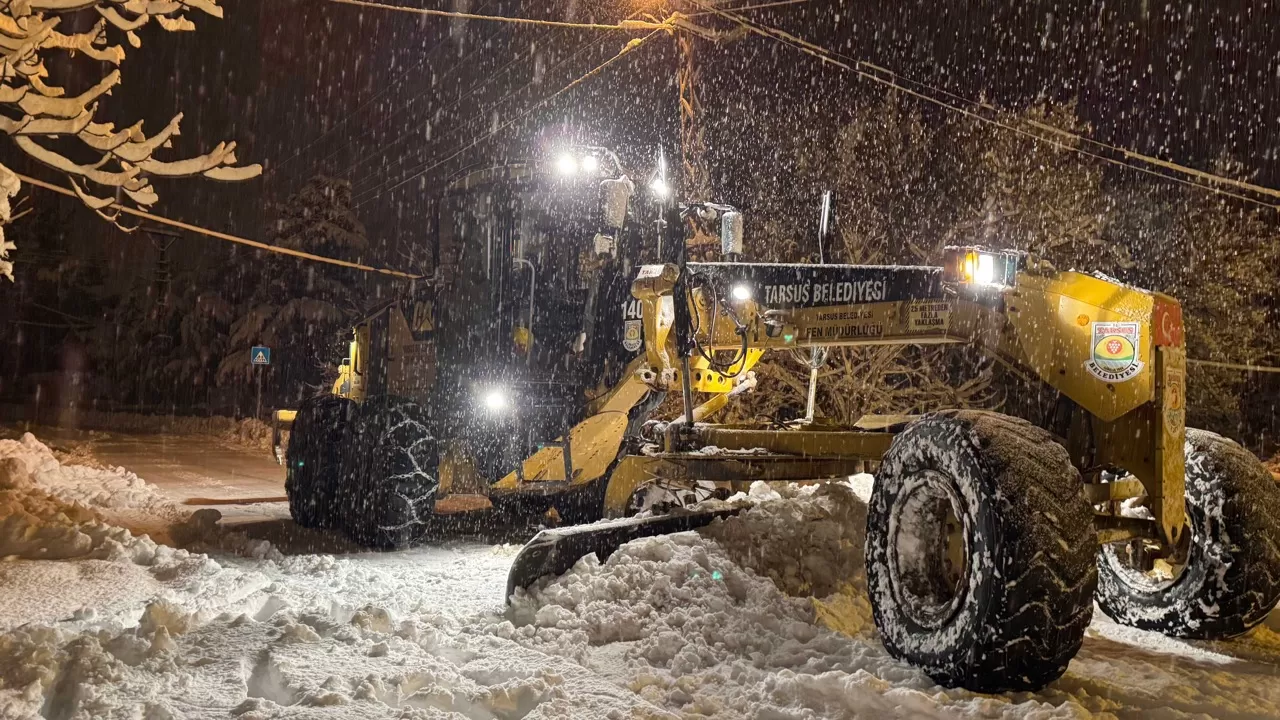 Ekipler Sahada, Yollar Açık: Tarsus’ta Kar Mesaisi